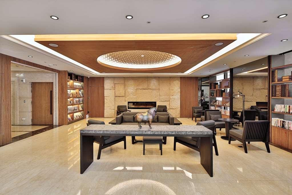 Queena Plaza Hotel Тайнань Інтер'єр фото