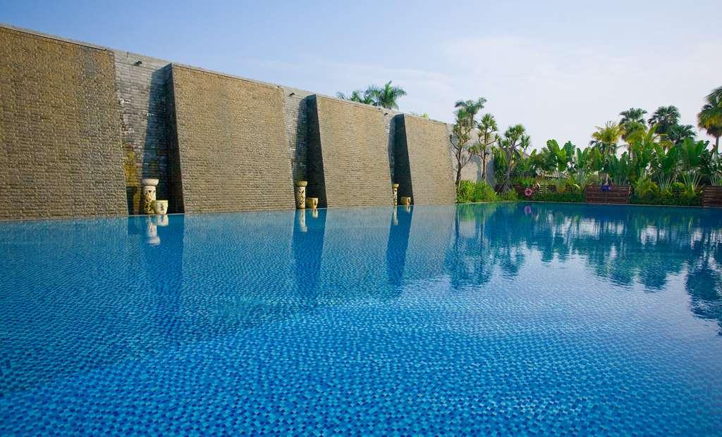 Queena Plaza Hotel Тайнань Зручності фото